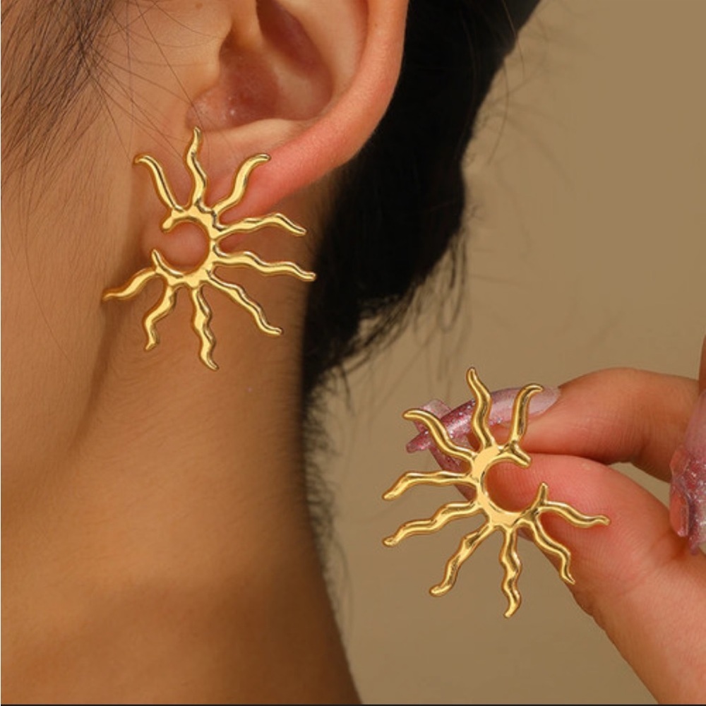 Sol Flare Earrings from House of Harlow